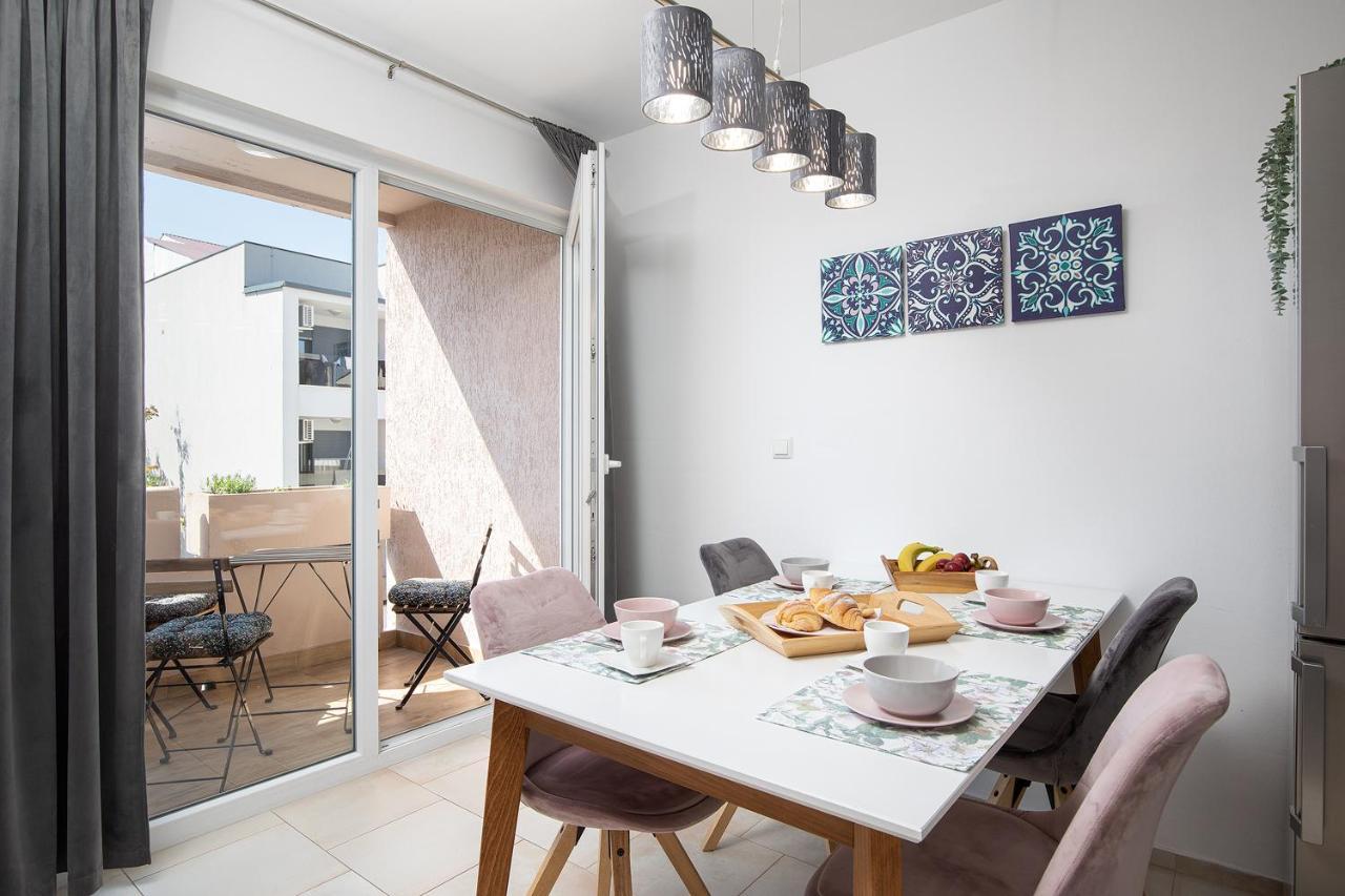 Stylish City Stay With Balcony & Free Parking Pula Exterior foto