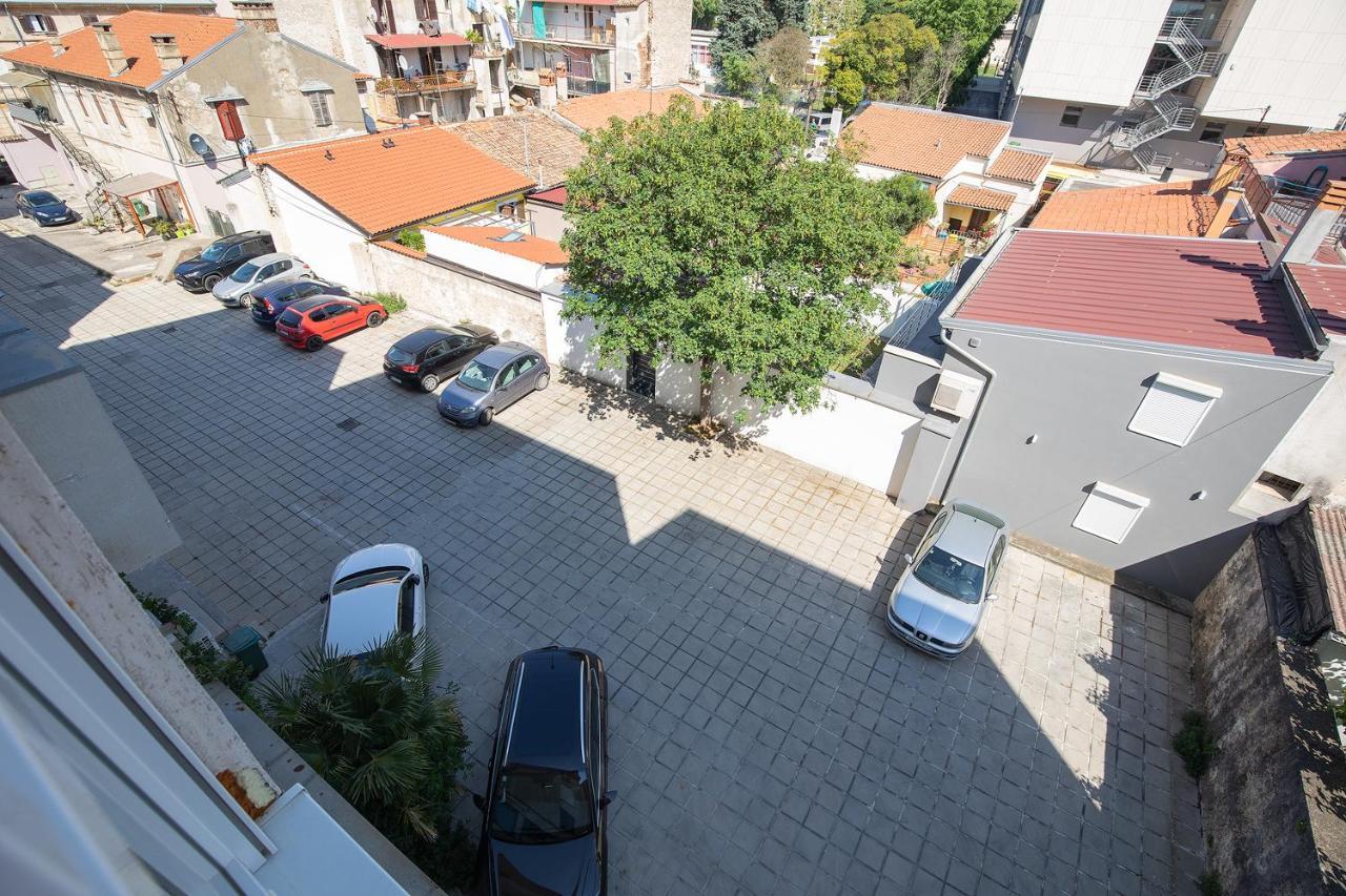 Stylish City Stay With Balcony & Free Parking Pula Exterior foto